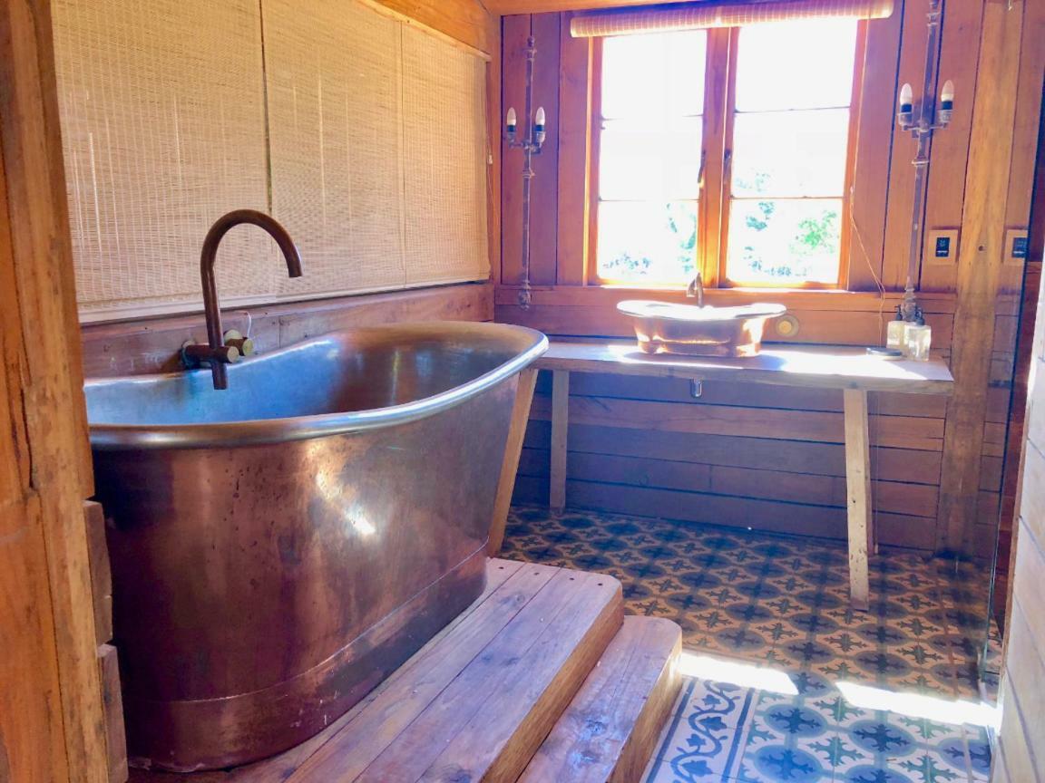 Hotel Inspiring Farm Sanctuary And Famous Painting Pig Franschhoek Exterior foto